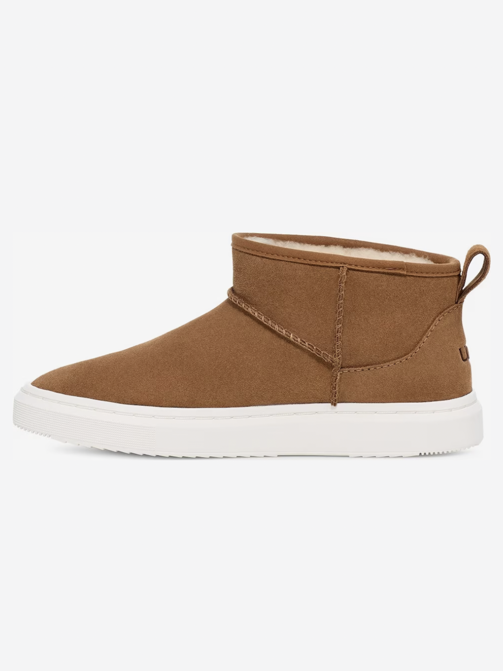 Wir lieben den Sneaker von UGG im klassischen Chestnut, den es bei About You für 155 Euro zu shoppen gibt.