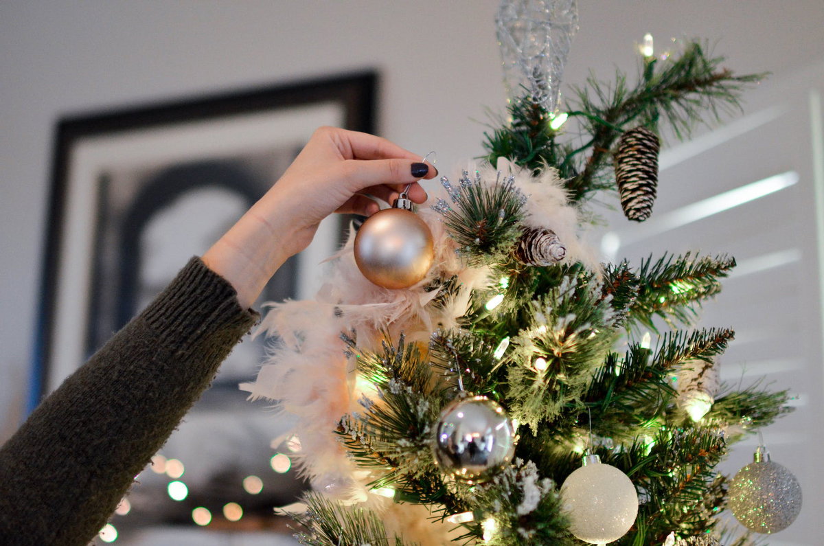 Weihnachtsbaum schmücken