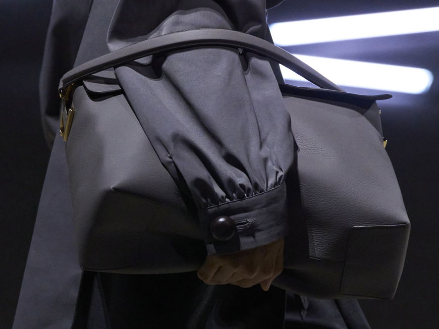 XXL Shopper in Grau auf der Show von Tods