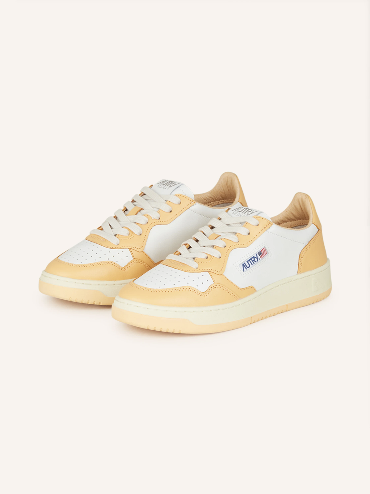 Einfach cool! Die Sneaker von Autry für 130 Euro lassen sich zu jeder Jahreszeit tragen.