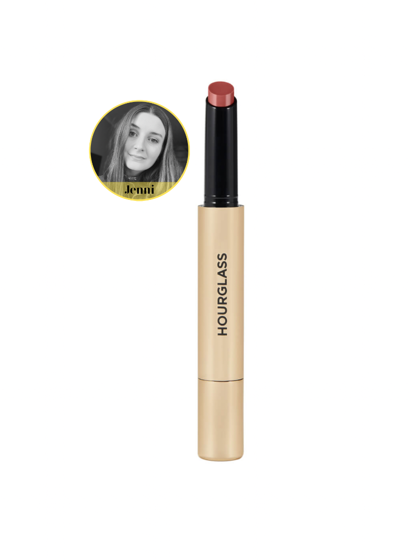 Beauty-Liebling von Jenni: "Ich glaube, ich habe noch nie so viele Komplimente für ein Produkt bekommen, wie für den Hourglass Phantom Volumizing Glossy Lippenbalsam . Allerdings konnte mich bisher auch noch kein anderes Lippenprodukt so begeistern: Es fühlt sich an wie eine Pflege und lässt sich ganz einfach auftragen – als würde es auf den Lippen schmelzen. Dabei sieht der glossy Balm aber aus wie ein Gloss. Es lässt sich auch in der Farbintensität super aufbauen, ganz ohne zu kleben. Mein absoluter Favorit ist die Farbe 'Mist', denn sie passt sich perfekt meiner natürlichen Lippenfarbe an."