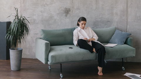 Sofas und Sessel: Auf diesen 5 tollen Farben nehmen wir 2024 Platz