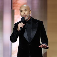 Aufreger bei den Golden Globes 2024: Jo Koy macht sich über Taylor Swift lustig – und kassiert einen Shitstorm
