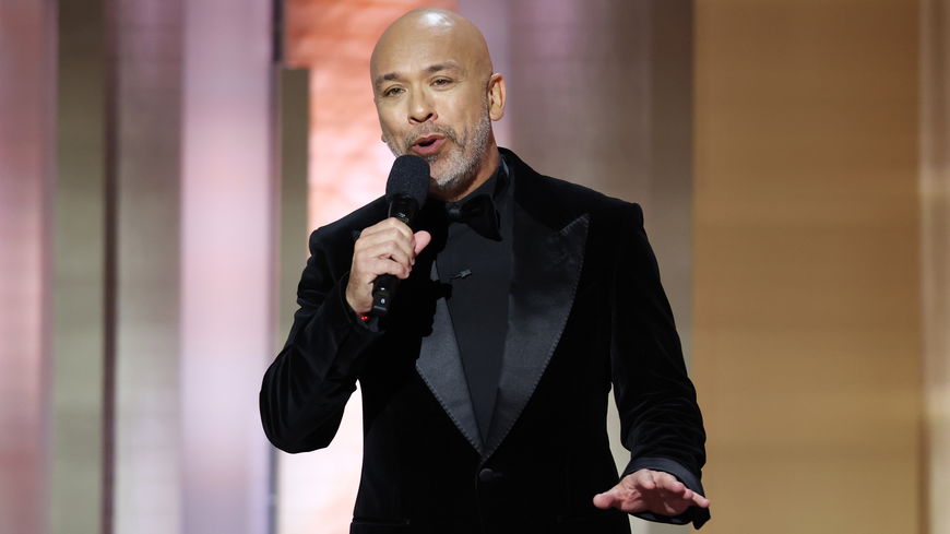 Aufreger bei den Golden Globes 2024: Jo Koy macht sich über Taylor Swift lustig – und kassiert einen Shitstorm