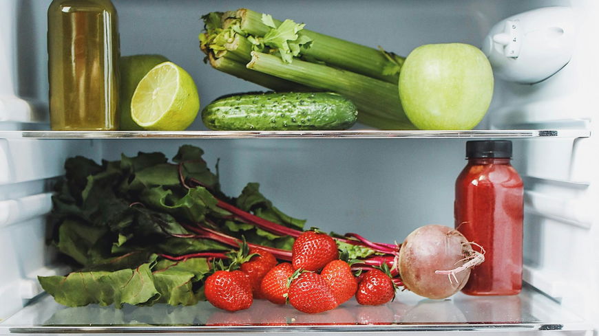 Küche aufräumen: 4 Teile, die für Ordnung im Kühlschrank sorgen