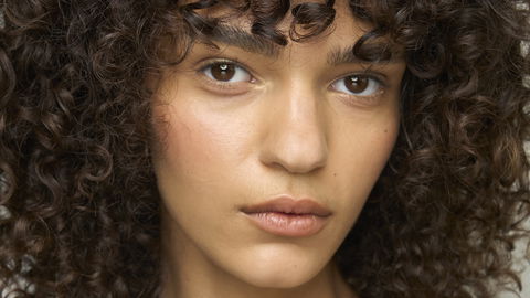 Rossmann: Dieses Volumenspray beschert Traum-Haare