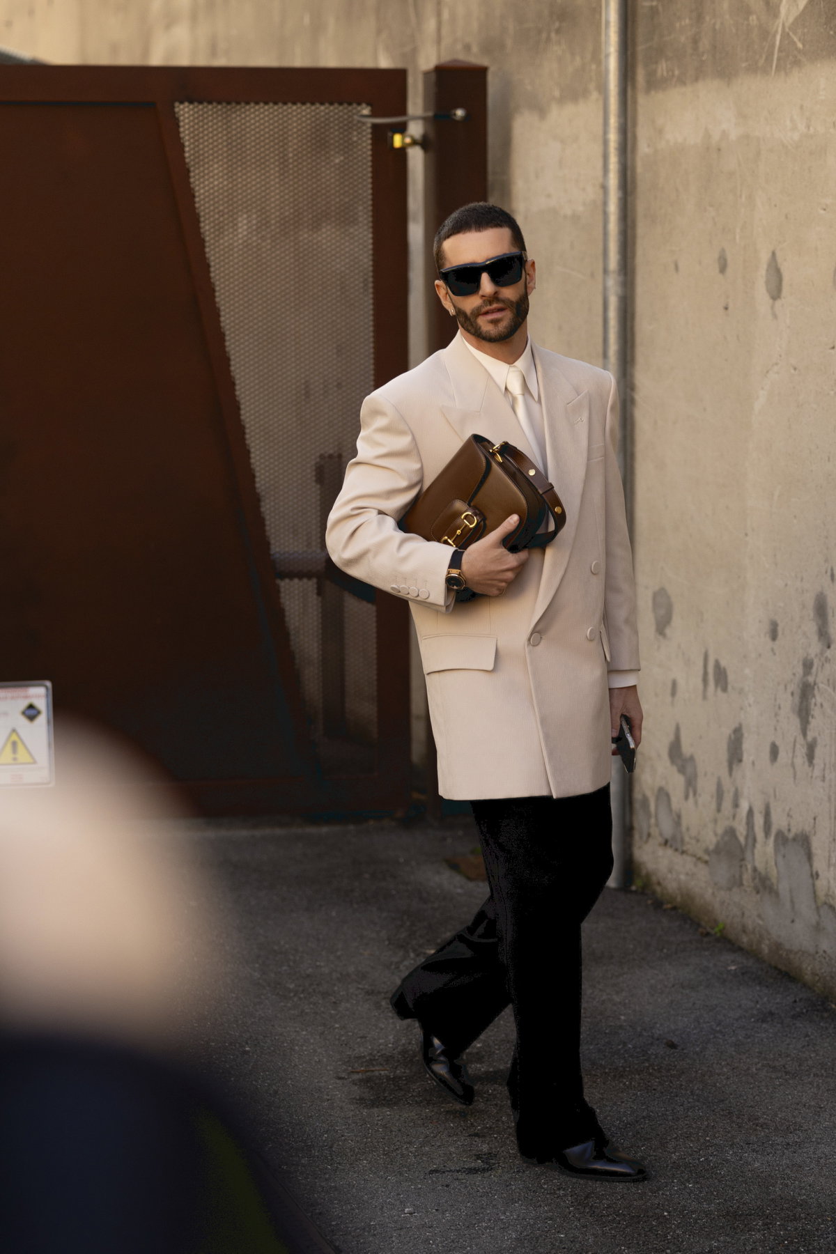 Gast in Look bei der Mailänder Fashion Week