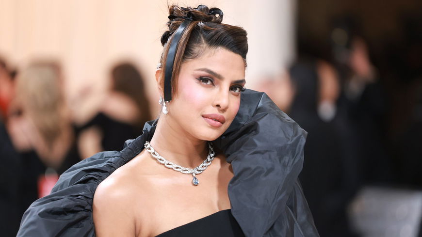 Priyanka Chopra Jonas im Interview über Diversität in der Branche, gefälschtes Selbstbewusstsein und Beauty-Vorlieben