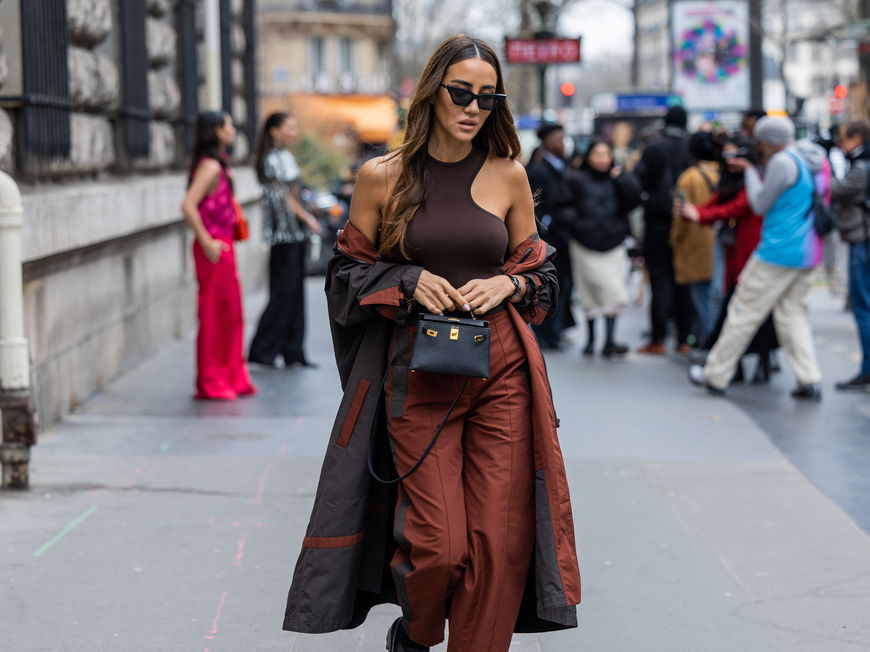 Tamara Kalinic in braunem Body