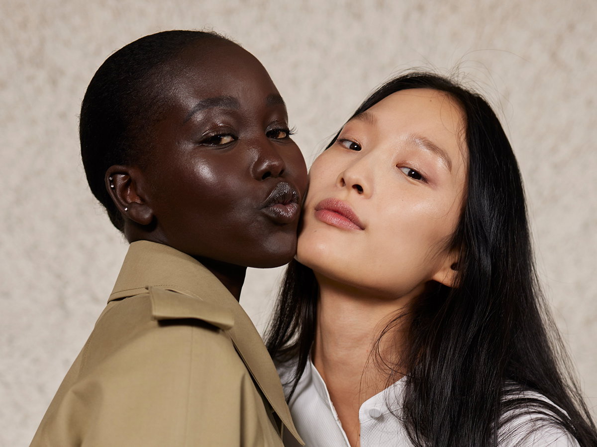 Zwei Models Backstage bei der Stella McCartney