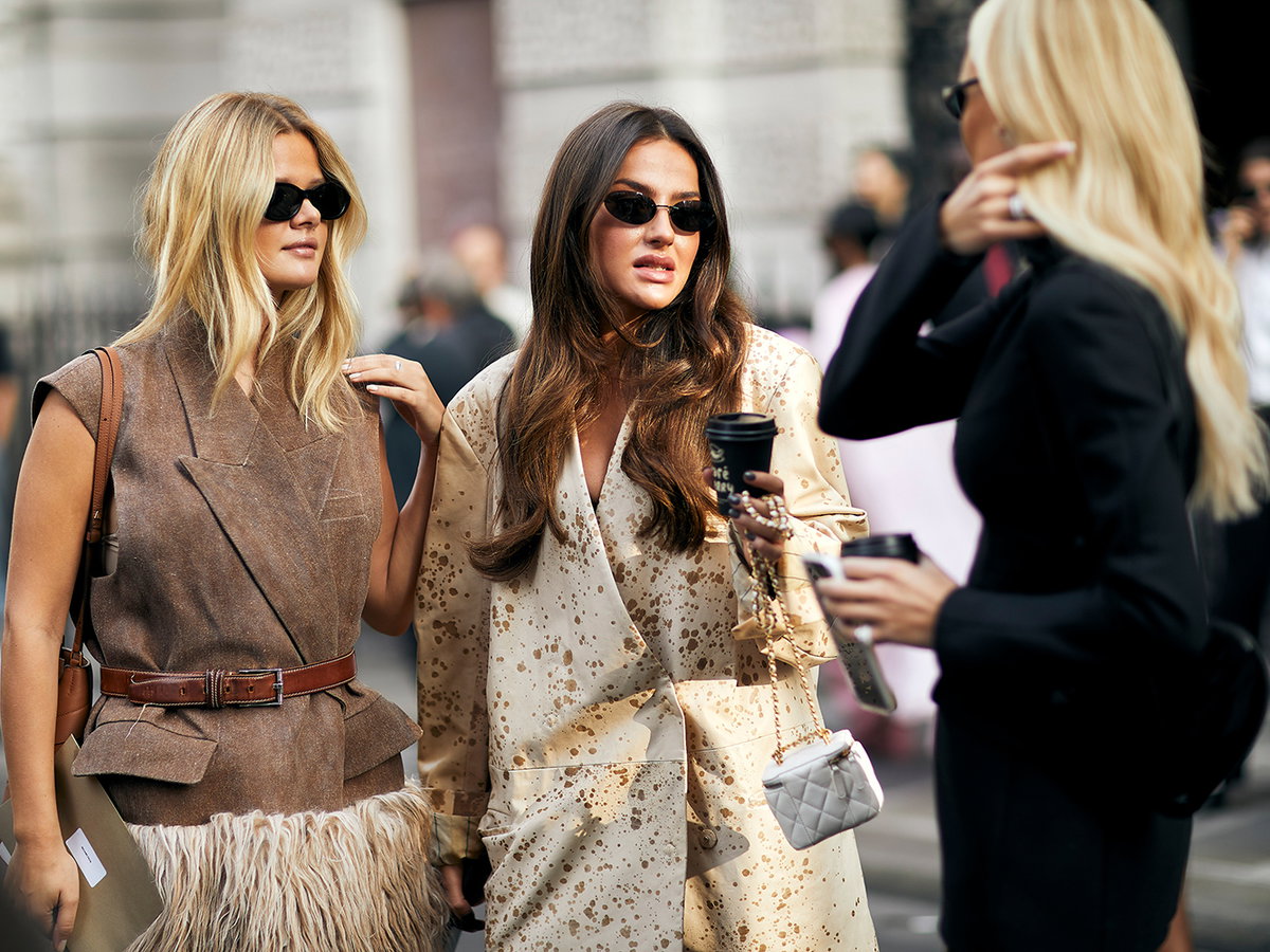 3 Frauen mit langen Haaren in Paris
