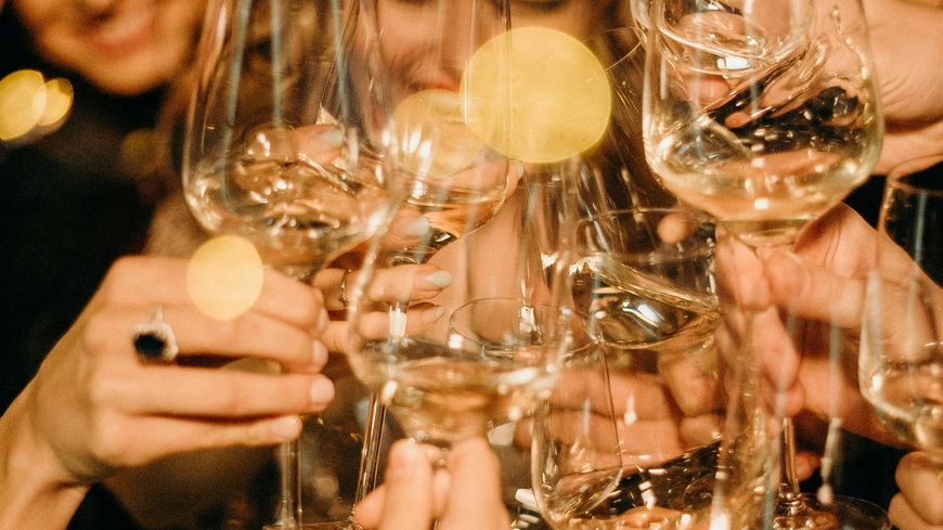 Ich bin seit 100 Tagen "sober curious" – das steckt hinter dem Trend