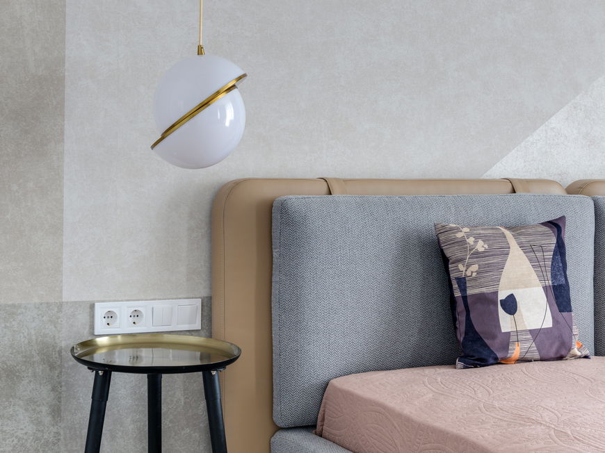 Raum mit grauer Wand