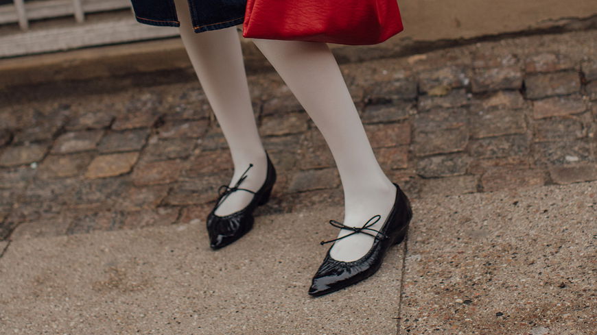 Dieser flache Schuh gehört jetzt in jeden Schuhschrank – laut Skandinavierinnen 