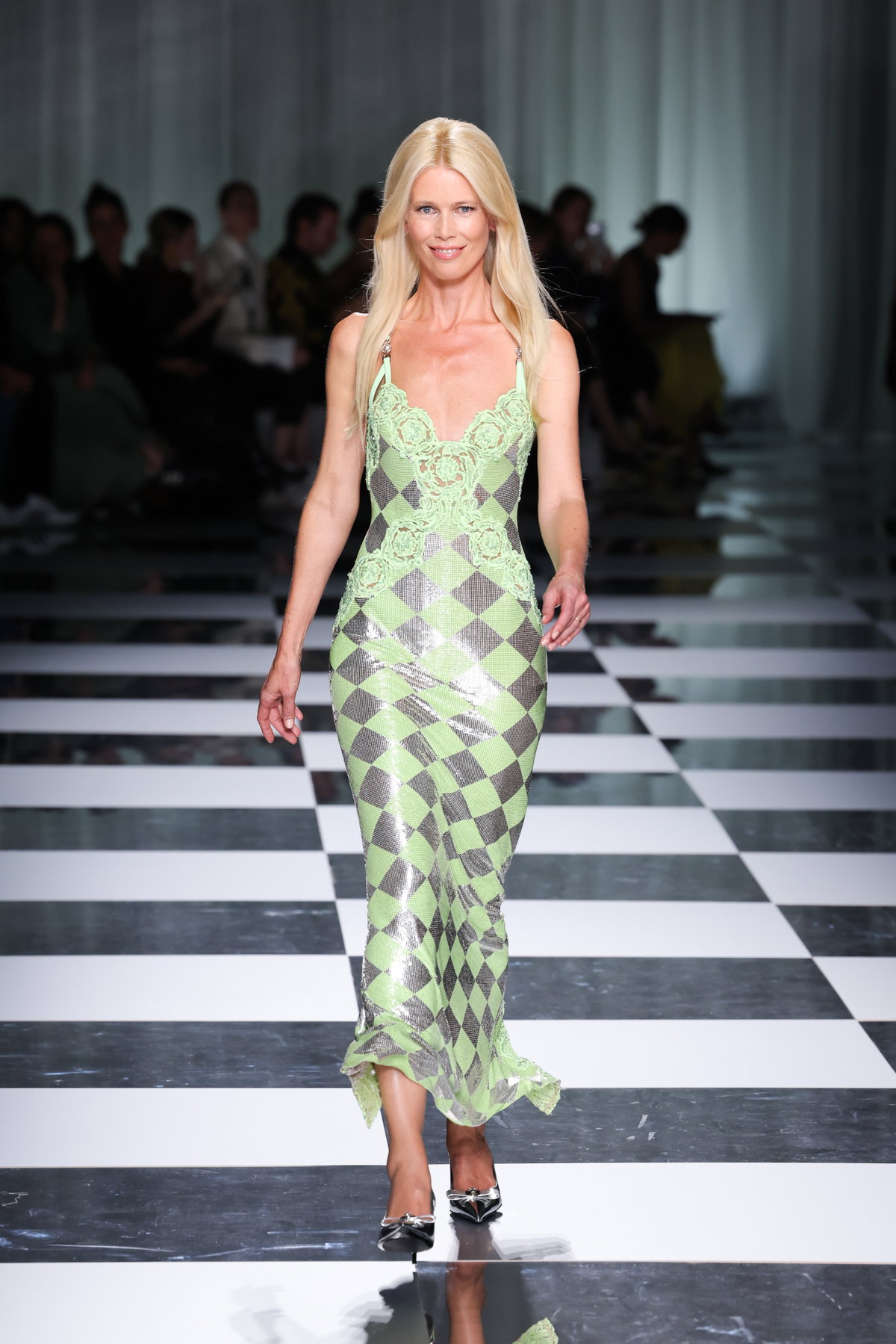 Claudia Schiffer auf dem Laufsteg