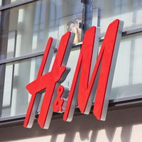 Perfekt für Frauen ab 50: Dieses H&M-Kleid würde Carrie Bradshaw lieben