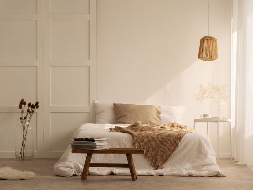 Beigefarbenes Schlafzimmer