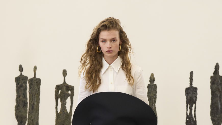 Frisuren-Trends 2024: Wilde Beachwaves sorgen für Frühlingsgefühle – laut Designer