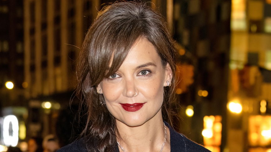 Katie Holmes ist ein Vorbild für alle Frauen mit grauem Haar – und wir lieben sie dafür