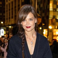 Katie Holmes ist ein Vorbild für alle Frauen mit grauem Haar – und wir lieben sie dafür