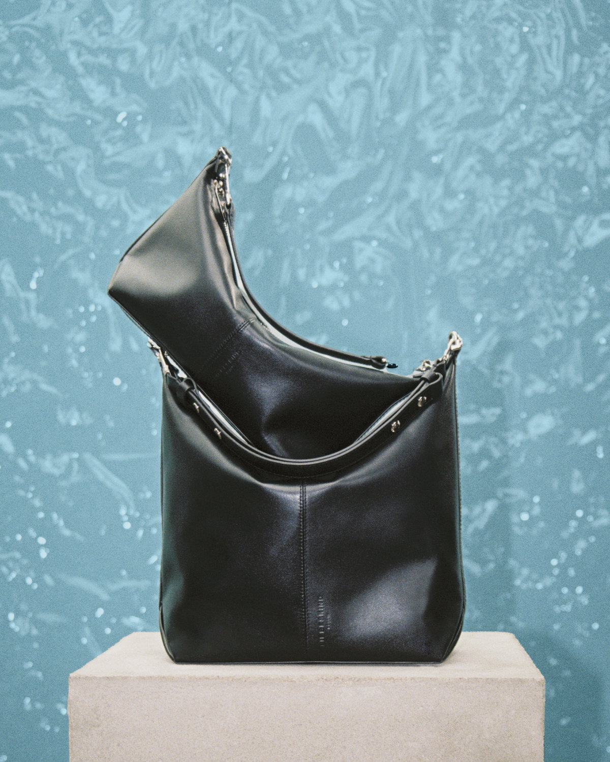Eine Silhouette, so entspannt wie wir: "Paris" ist die perfekte Everyday-Bag.