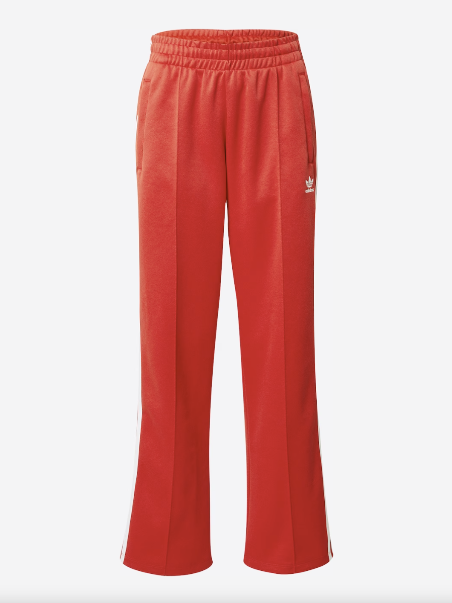 Rote Adidas-Hose