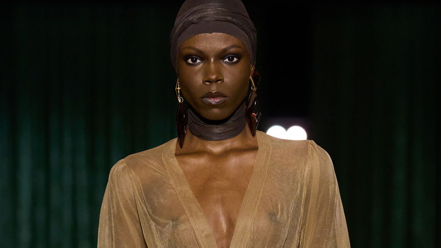 Paris Fashion Week 2024: Saint Laurent setzt auf Naked Dressing