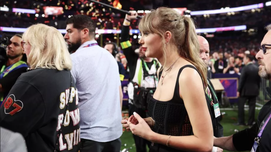 Super Bowl 2024: Großer Hype um Taylor Swifts Hose