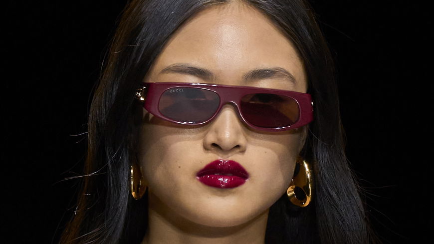 Make-up Trends 2024: Eyeshadow und Lippenstift in "Vibrant Berry" kommen ganz groß raus