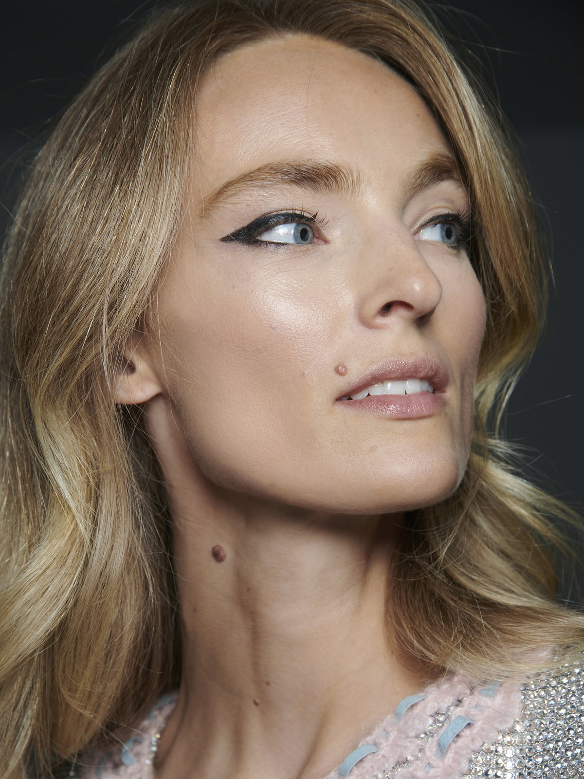Keine Lust auf Kajal? Es gibt auch alternative Wege, um deine Augen in Szene zu setzen.