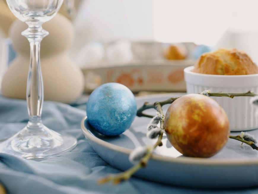 Ostern gedeckter Tisch