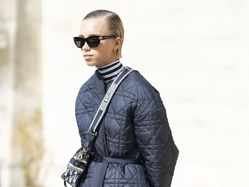 Frau mit Steppjacke