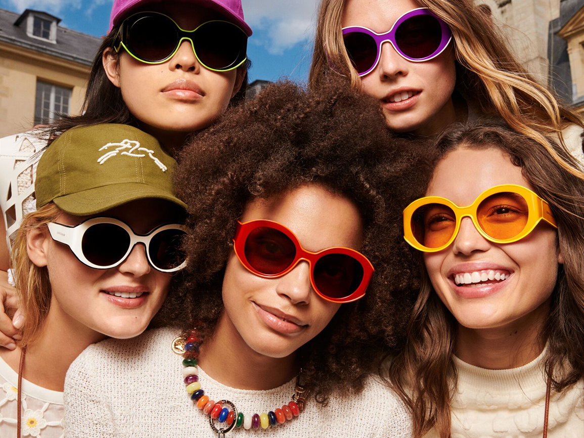 Fuenf-Frauen-mit-Sonnenbrillen