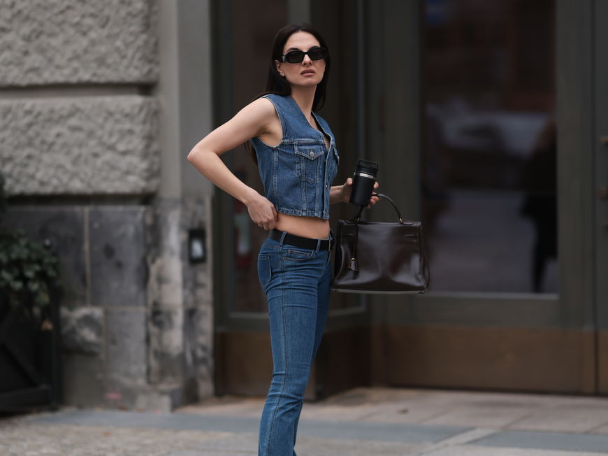 Anna Winter in Jeansweste