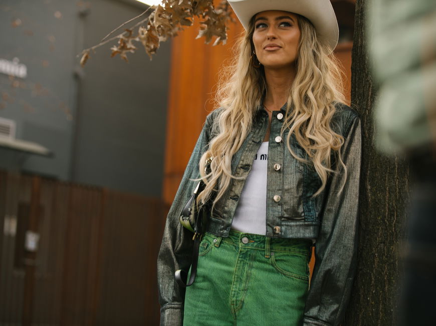 Emili Sindlev in Cowboycore