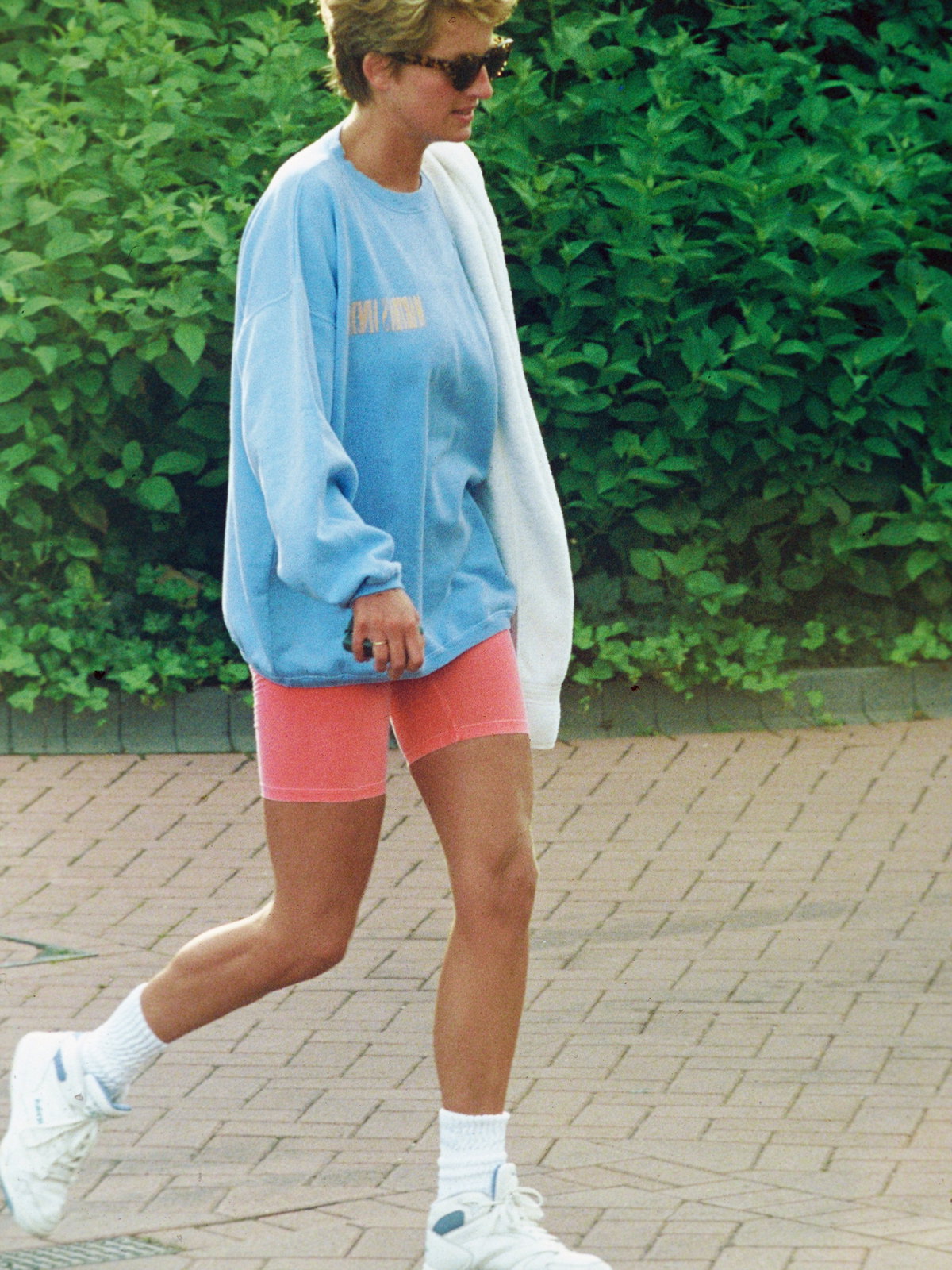 Diana in einer Radlershorts
