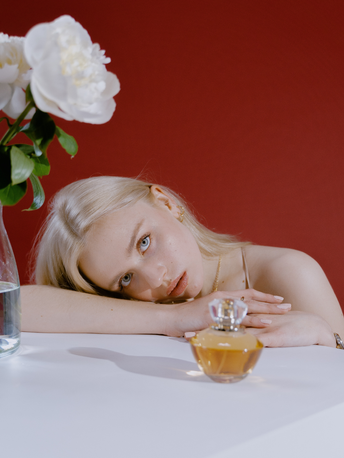 Frau mit Parfum