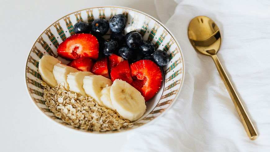 Haferflocken solltest du unbedingt mit diesem Obst essen