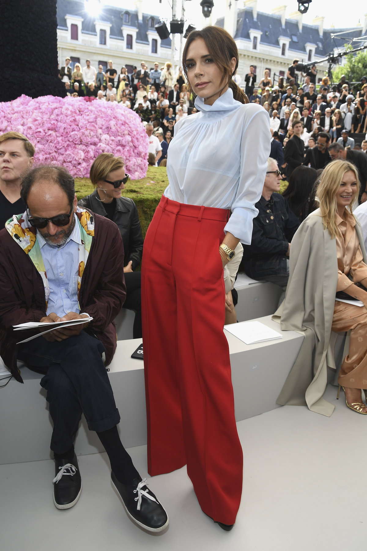 Während der Paris Fashion Week 2019 sahen wir Victoria bei der Dior Homme Menswear Spring/Summer Show in diesem stilvollen Ensemble.