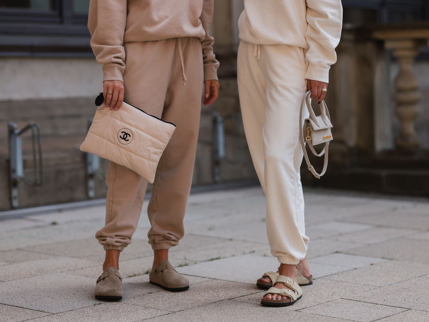 Frauen in Birkenstock