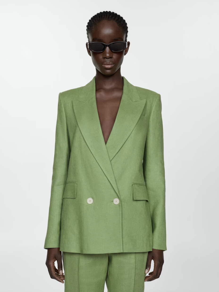 Grüner Blazer aus Leinen von Mango