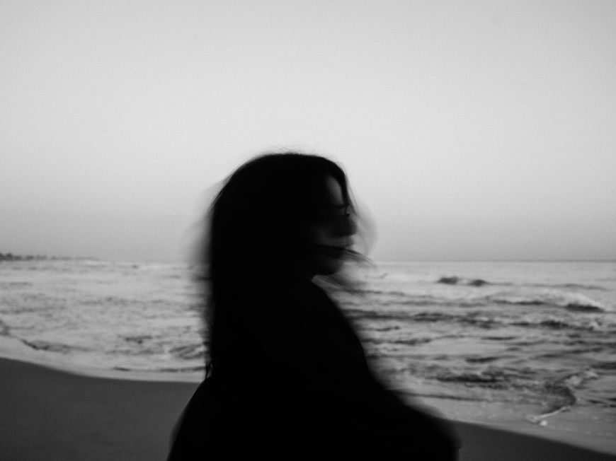 Frau vor Meer