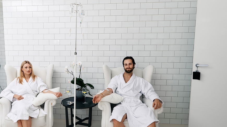 Drip Bars liegen absolut im Trend: Was bringen die Vitamin-Infusionen wirklich?