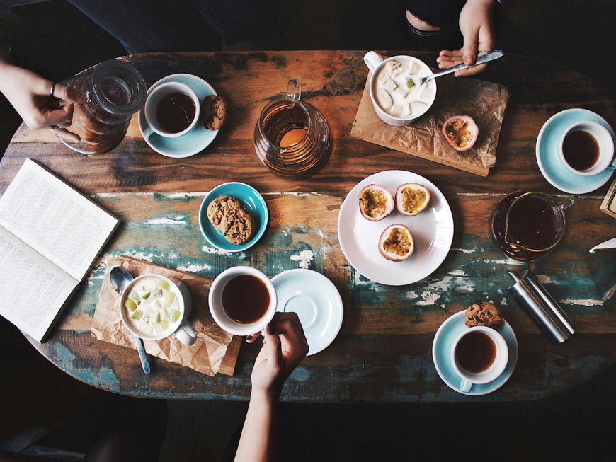 Frühstückstisch mit Kaffee