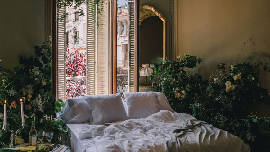 Interior-Trend 2024: Mit diesen Tipps bringst du den Bridgerton-Style in dein Zuhause
