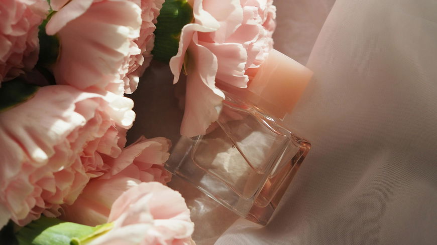 Parfum-Trends 2024: Ich liebe Pfingstrosen und schwöre deshalb auf diesen Duft