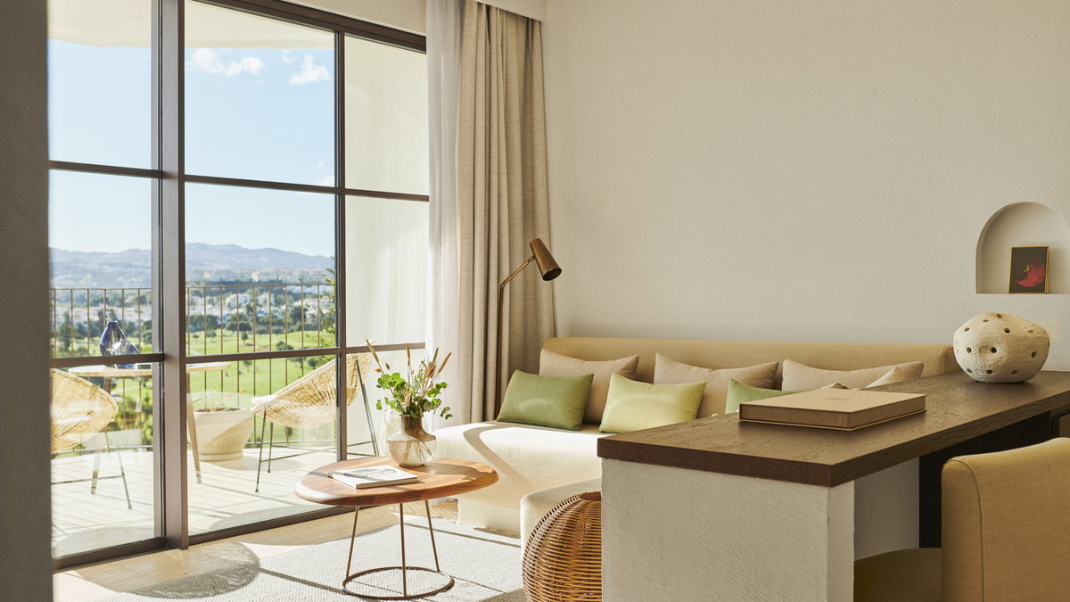 agpub-junior-suite-golf-view-patio-zarzuela6
