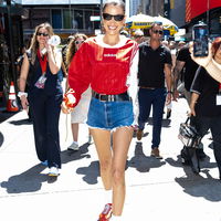 Stylischer als Samba: Bella Hadid trägt den neuesten Trend-Sneaker von Adidas