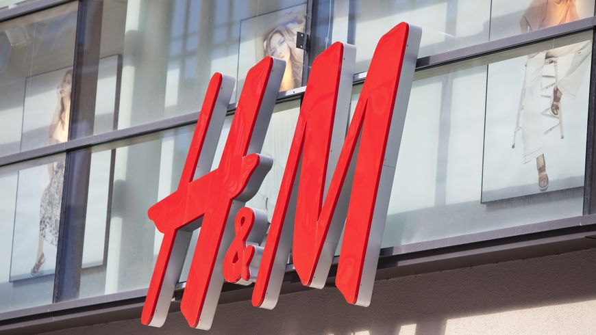 Kein Kleid beschert so eine tolle Silhouette wie das schwarze Modell von H&M