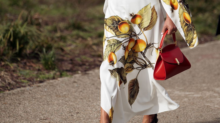 Hohe Nachfrage: Dieses Früchte-Kleid führt die Trend-Rankings an